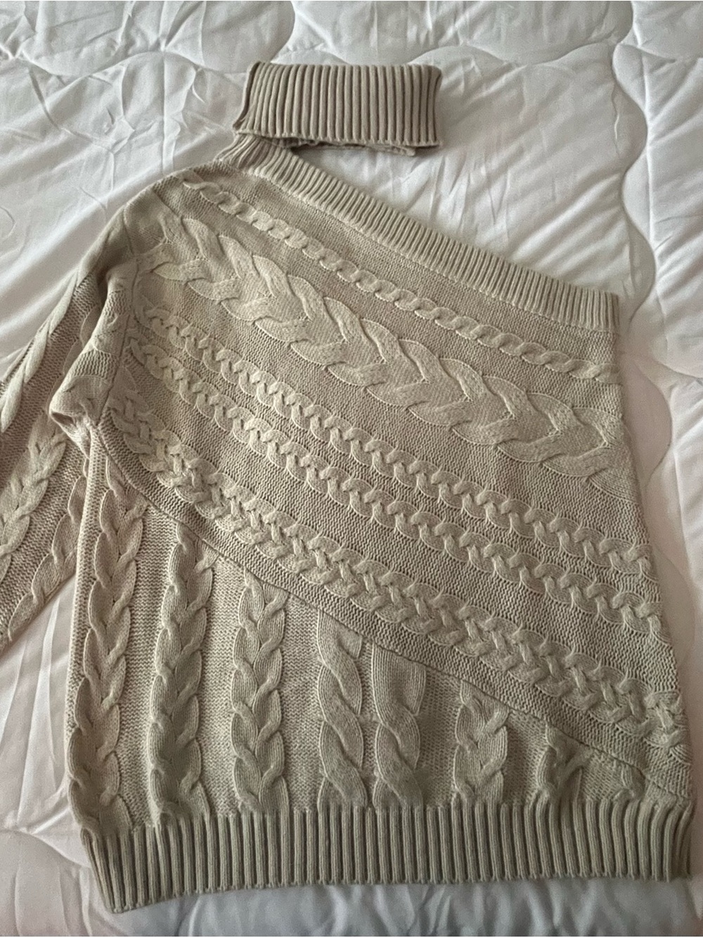 Burberry-esque Oatmeal Cable Knit 1 Shoulder Sweater Sz M/L